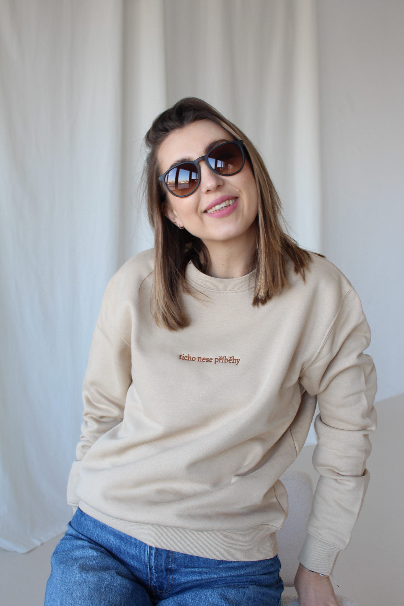 Mikina dámská Ticho nese příběhy