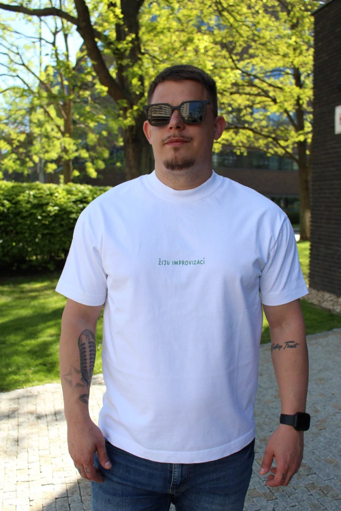 Oversize unisex tričko Žiju improvizací