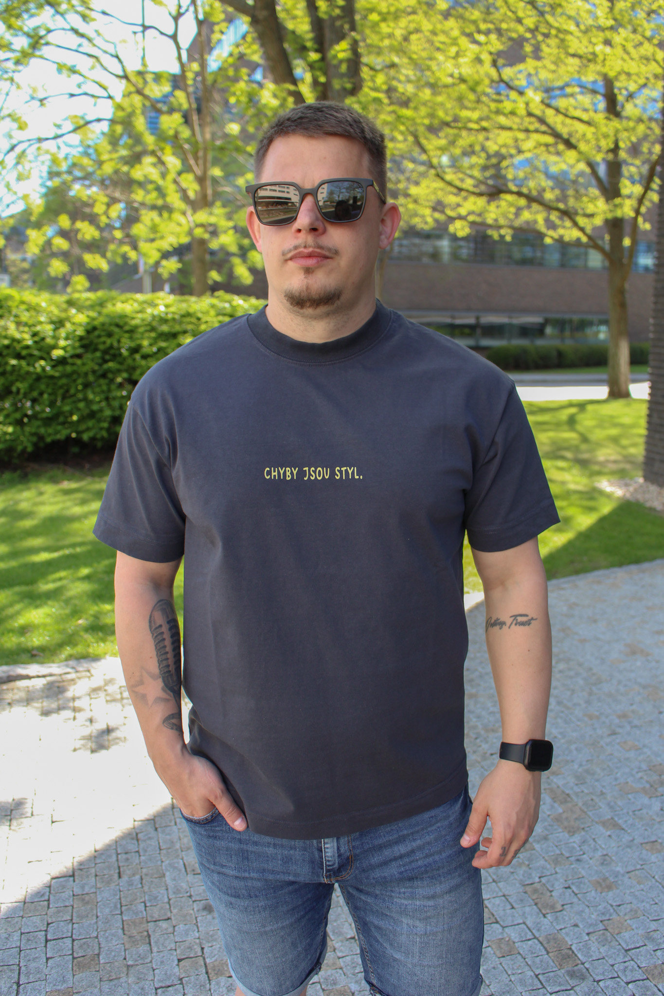 Oversize unisex tričko Chyby jsou styl.