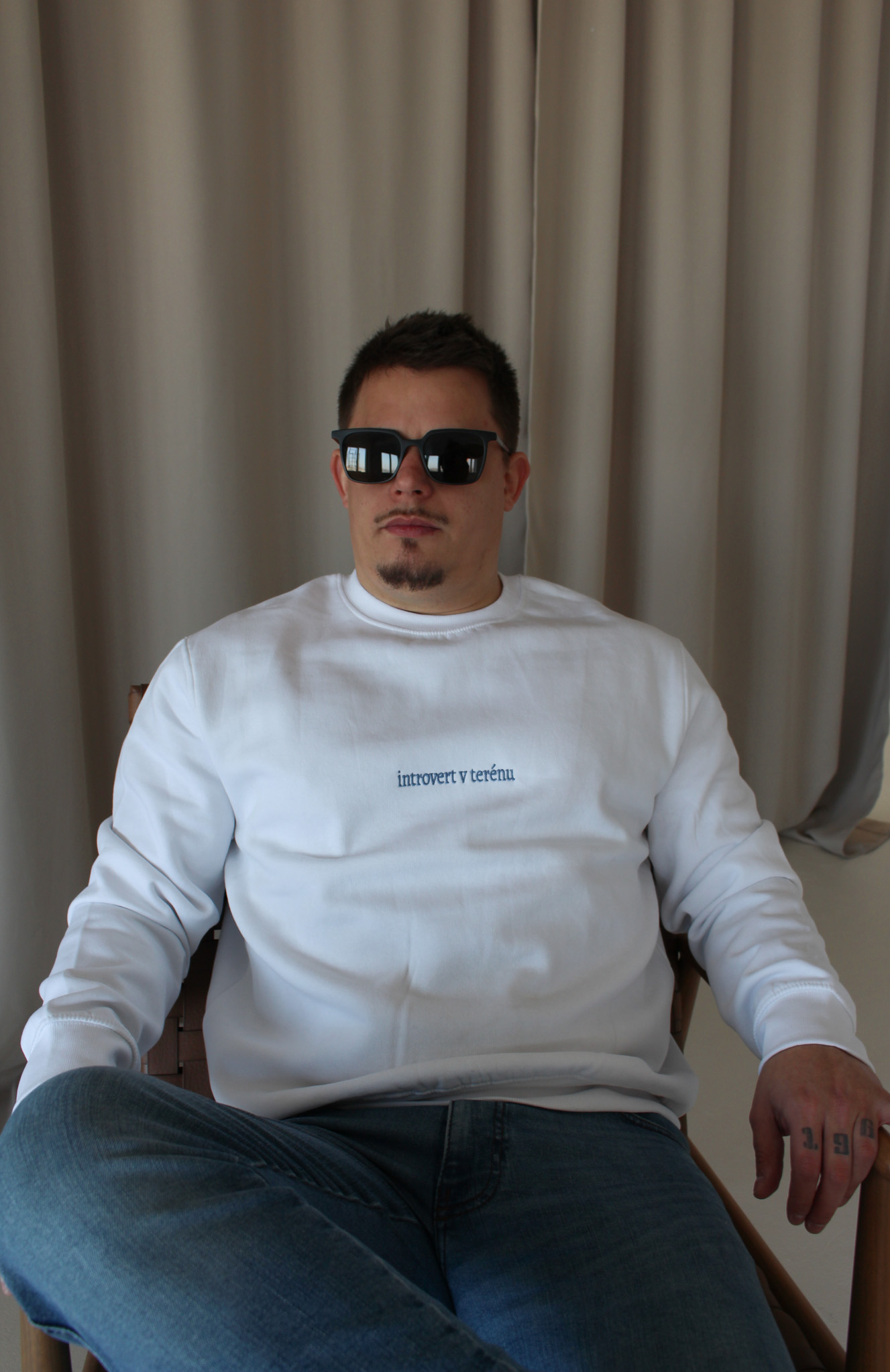 Mikina pánská Introvert v terénu