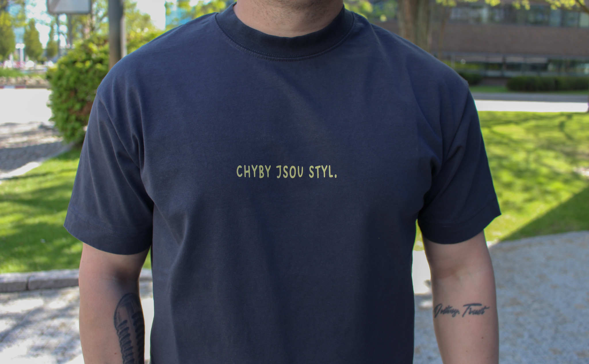 Oversize unisex tričko Chyby jsou styl.