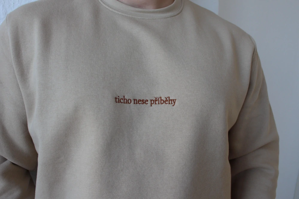 Mikina pánská Ticho nese příběhy
