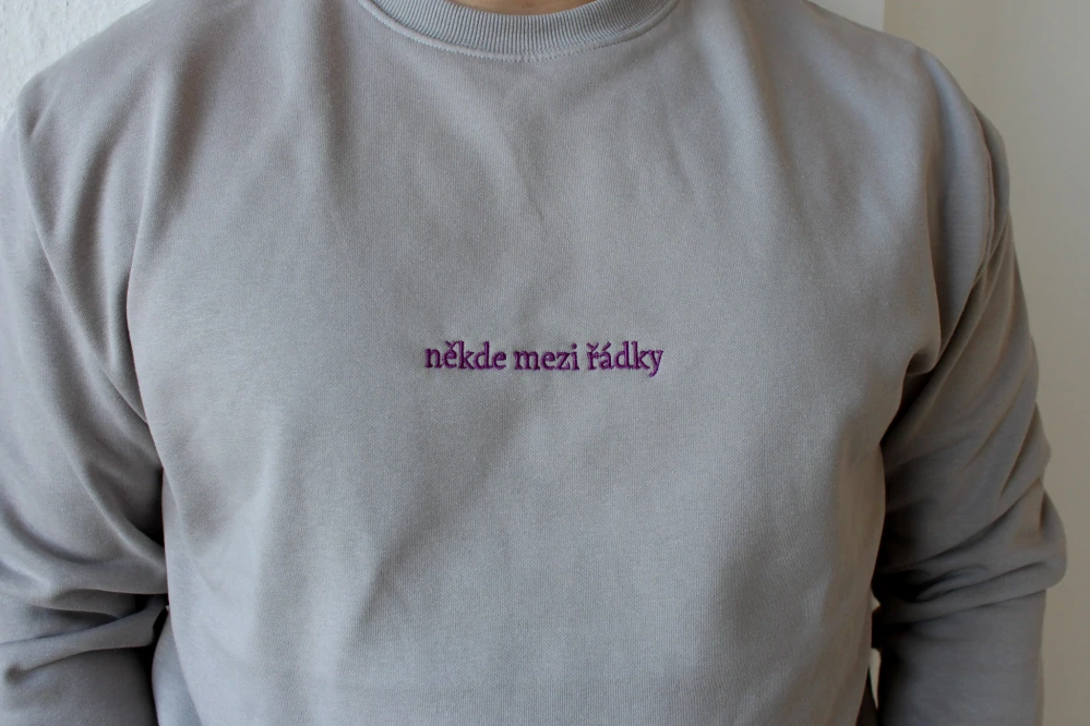 Mikina pánská Někde mezi řádky