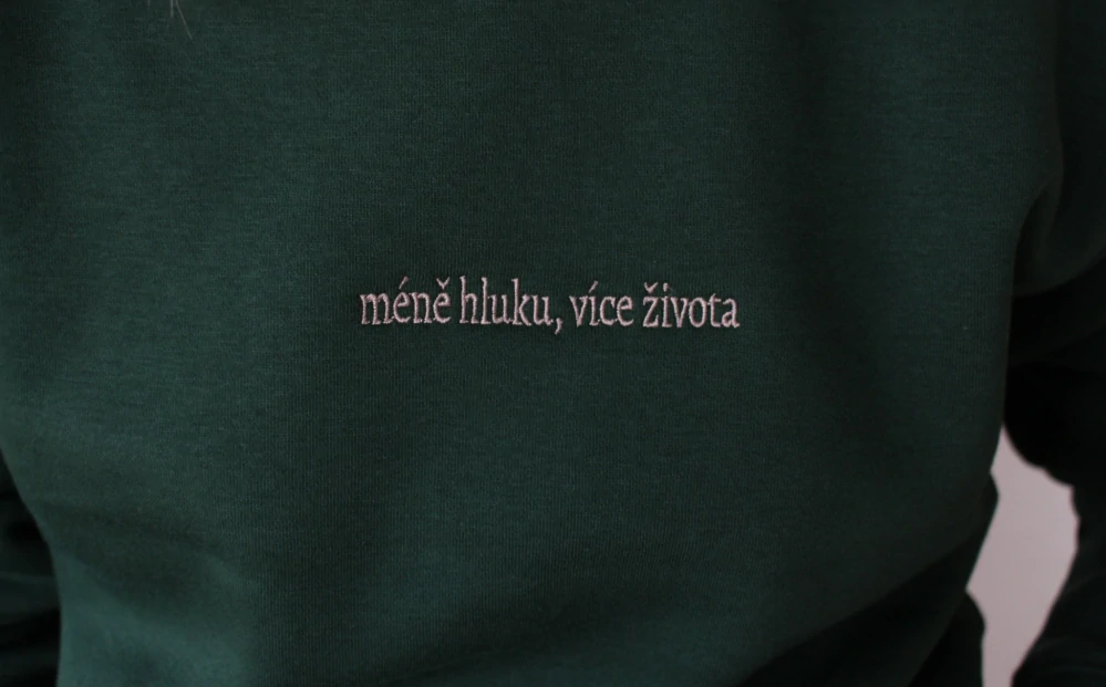 Mikina dámská Méně hluku, více života