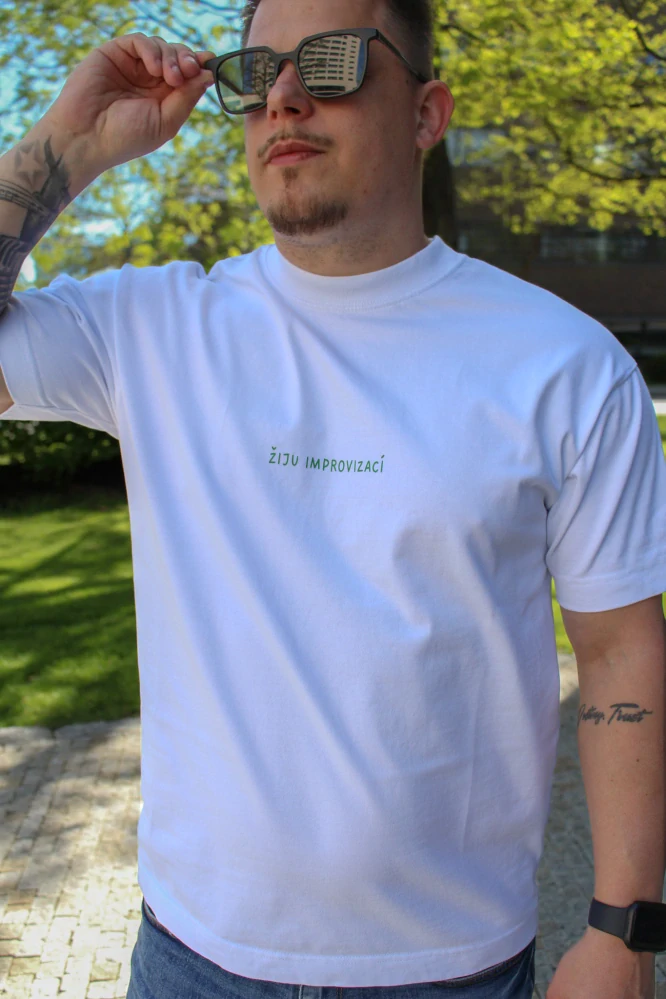 Oversize unisex tričko Žiju improvizací