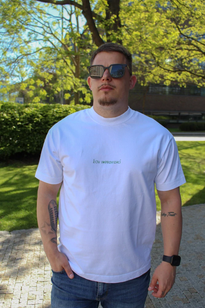Oversize unisex tričko Žiju improvizací